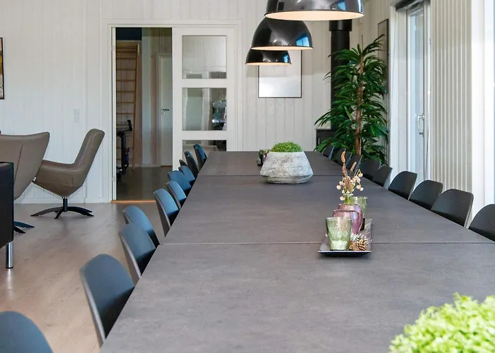 30 Person In Nørre Nebel